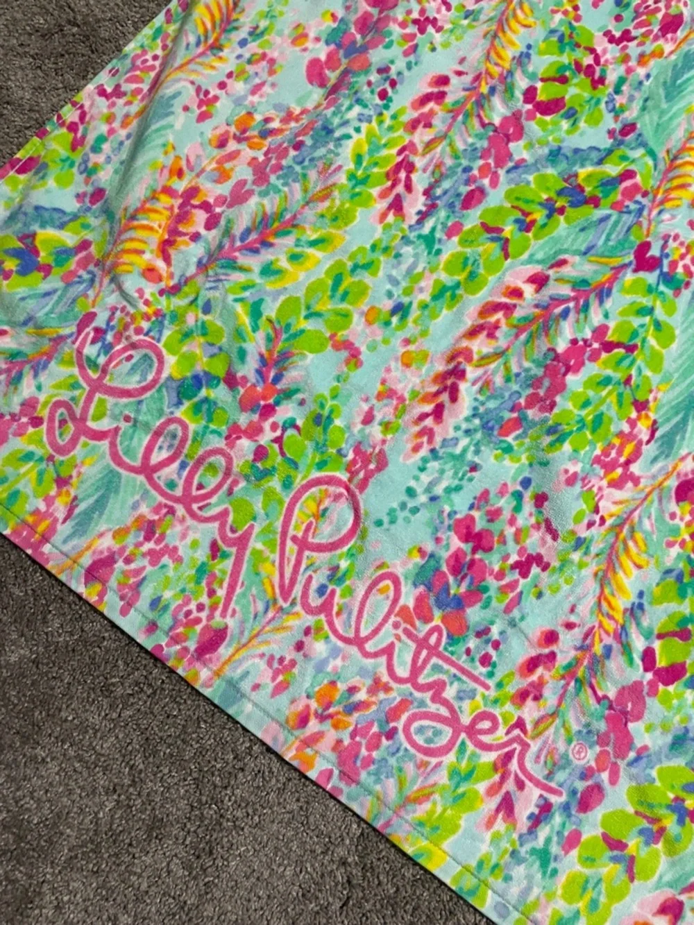 Lilly Pulitzer 🦄 HTF catch the wave Beach Towel